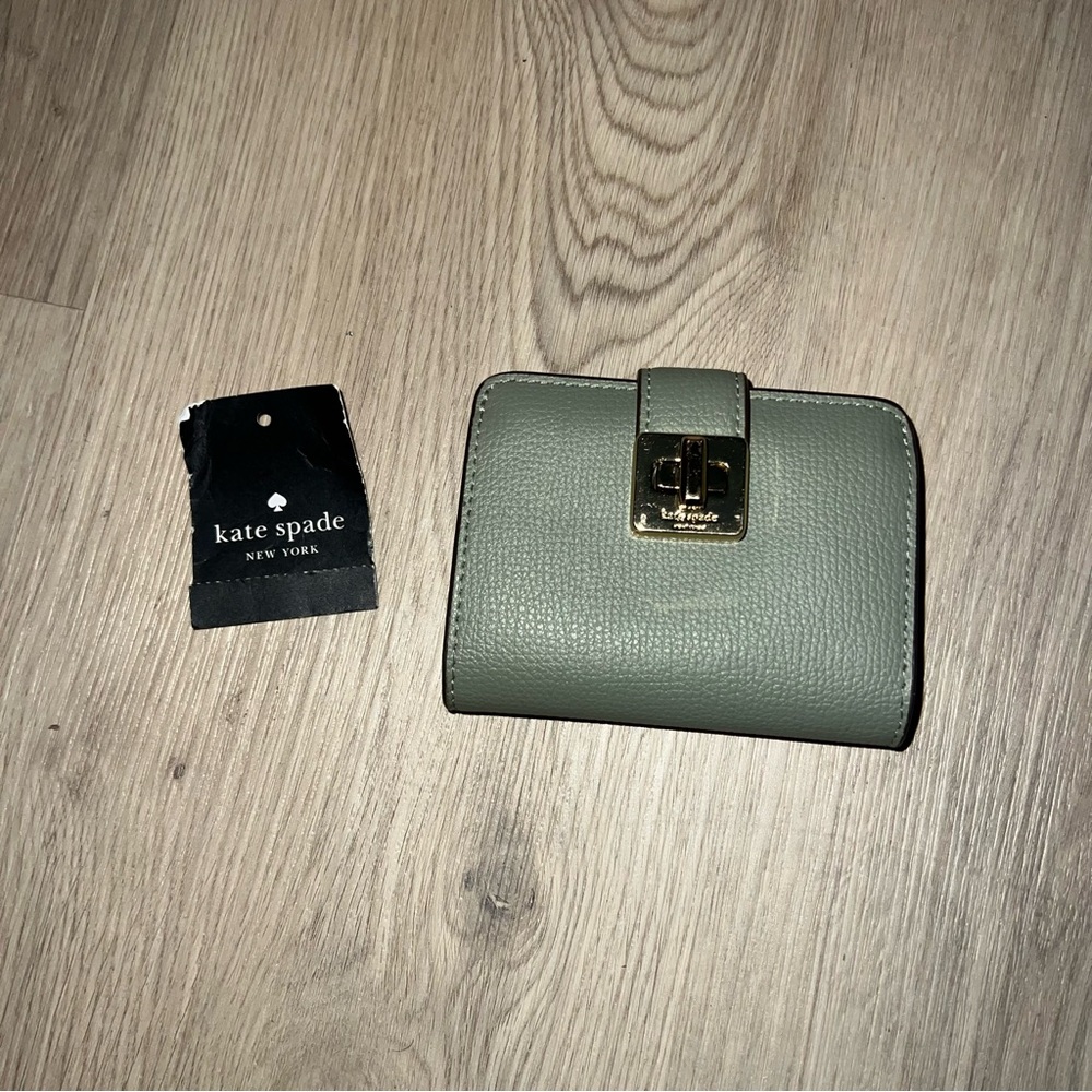 Kate Spade Sage Green Pebbled Leather Wallet Turn-Lock KF535
